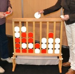 QUATRE PIONS ALIGNES XXL (bte 0.94x0.94)
